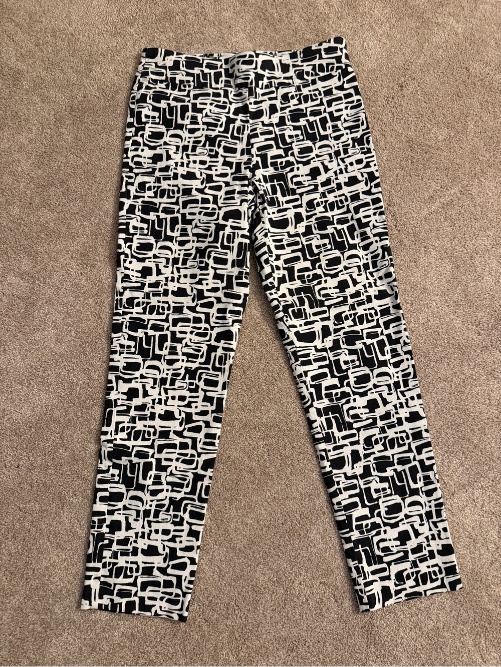 Krazy Larry Black & White Geometric Capris - Women